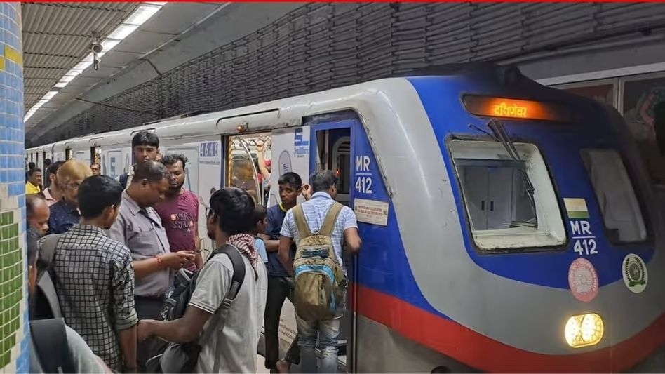 বিকেল নয় দুপুরেই চালু হবে শহিদ ক্ষুদিরাম স্টেশনে মেট্রো চলাচল, প্রথম ট্রেন কখন?  বিকেল নয় দুপুরেই চালু হবে শহিদ ক্ষুদিরাম স্টেশনে মেট্রো চলাচল, প্রথম ট্রেন কখন?