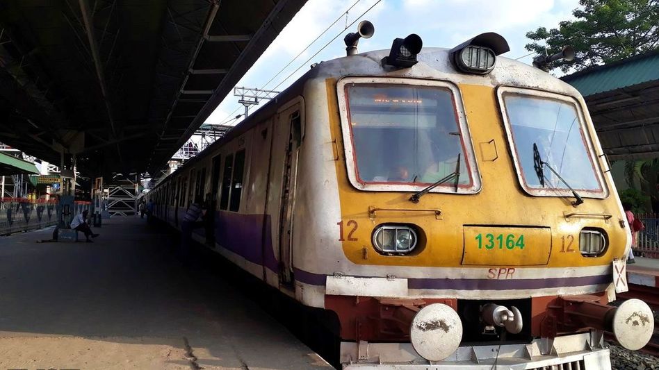 ফের লোকাল ট্রেন বাতিল হাওড়া-বর্ধমান শাখায়, ব্যান্ডেল-কাটোয়া রুটেও বড় বদল ফের লোকাল ট্রেন বাতিল হাওড়া-বর্ধমান শাখায়, ব্যান্ডেল-কাটোয়া রুটেও বড় বদল