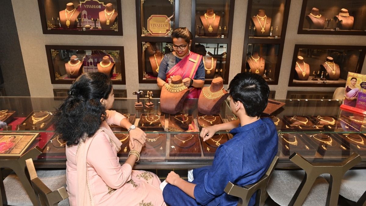 এক লাফে রেকর্ড বাড়ল সোনার দাম, এক ভরির দাম কত? লেটেস্ট রেট জানুন