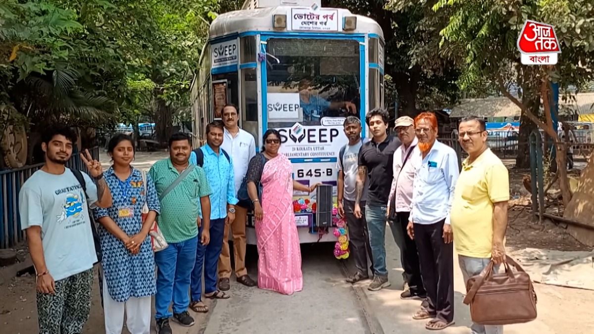 ভোটারদের সচেতন করতে কলকাতায় বিশেষ ট্রাম