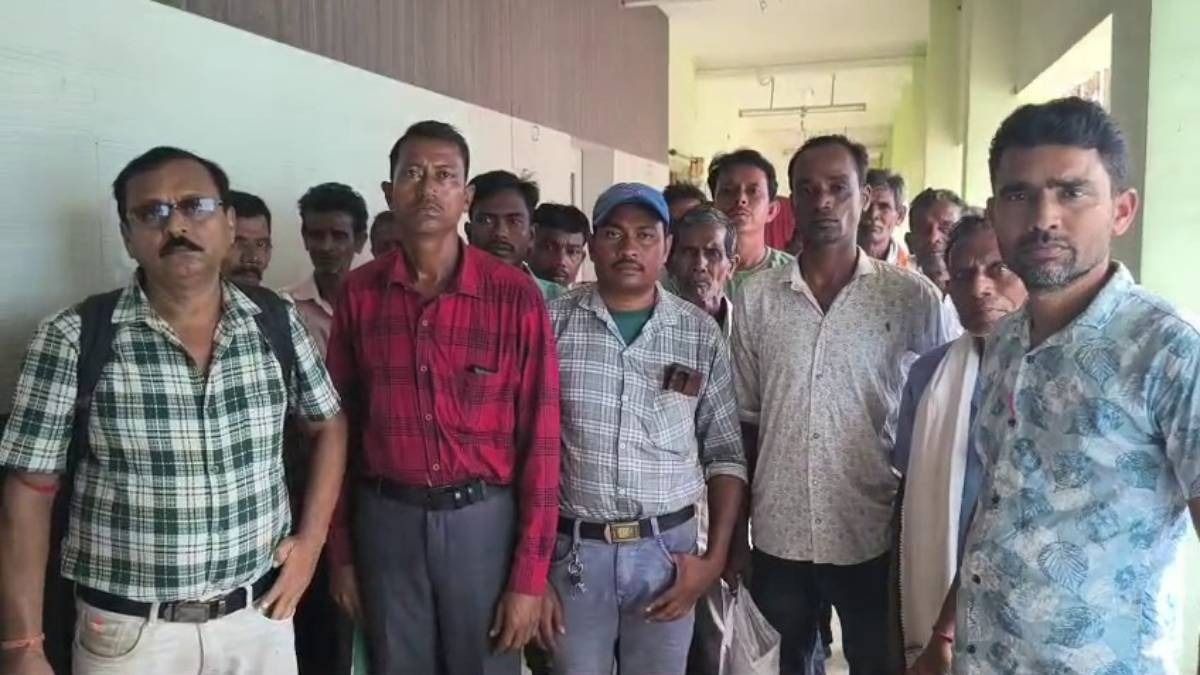 খাস জমি দখল করে কারখানা, ক্ষুব্ধ গ্রামবাসীরা