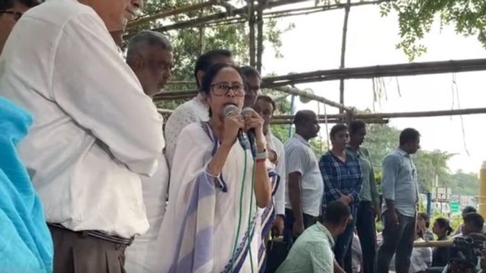 TMC ভাষা আন্দোলনের মঞ্চ খোলা নিয়ে তোপ মমতার