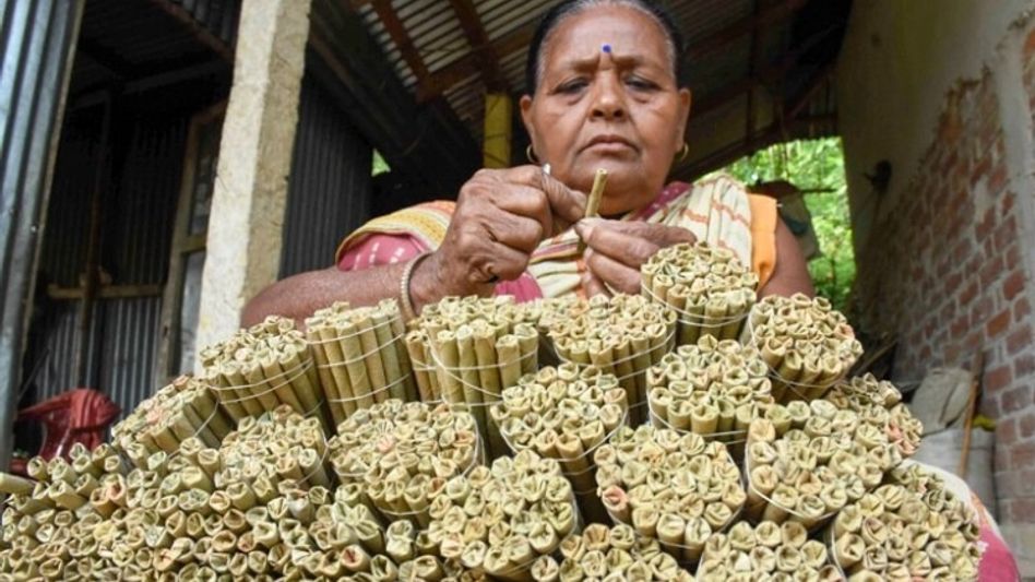 সিগারেটে ৪০% GST, আর বিড়িতে ছাড়? জানুন আসল কারণ সিগারেটে ৪০% GST, আর বিড়িতে ছাড়? জানুন আসল কারণ