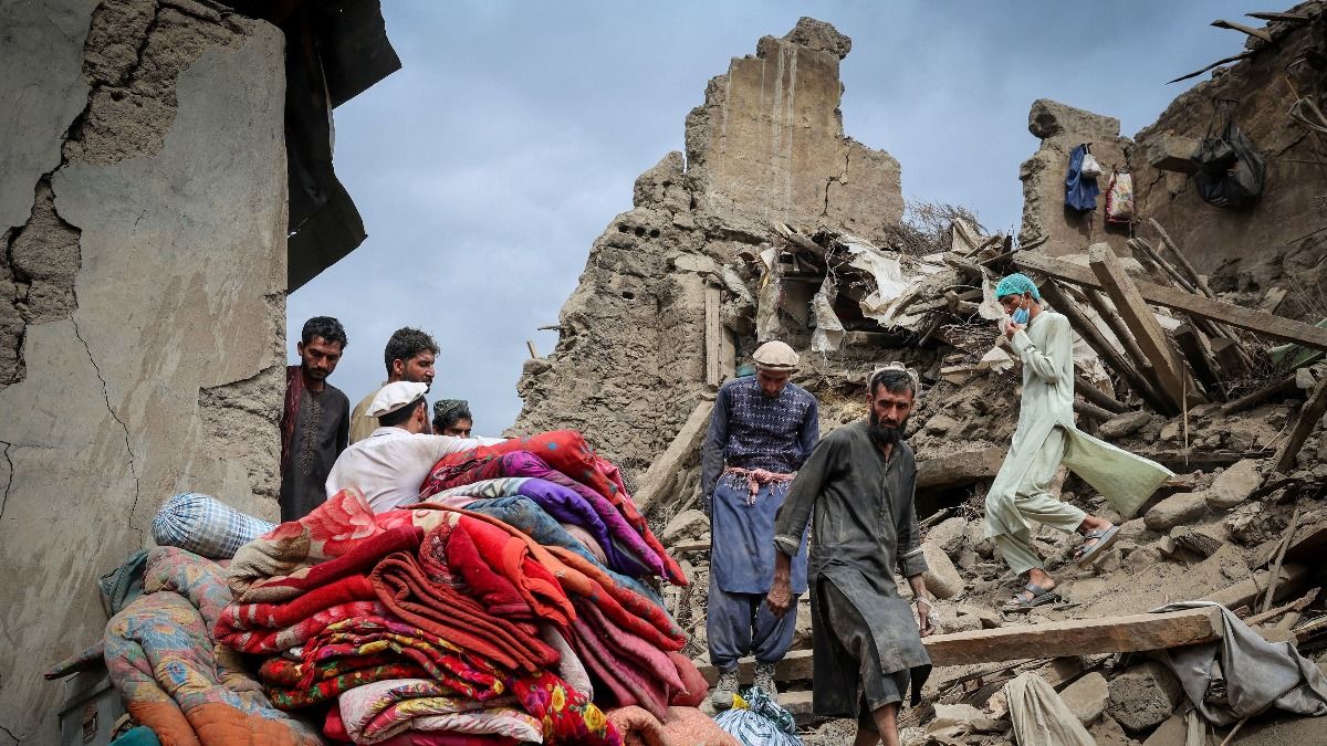 আফগানিস্তানের কুনার প্রদেশের মাজার দারায় একটি ক্ষতিগ্রস্ত বাড়ির ধ্বংসস্তূপ।