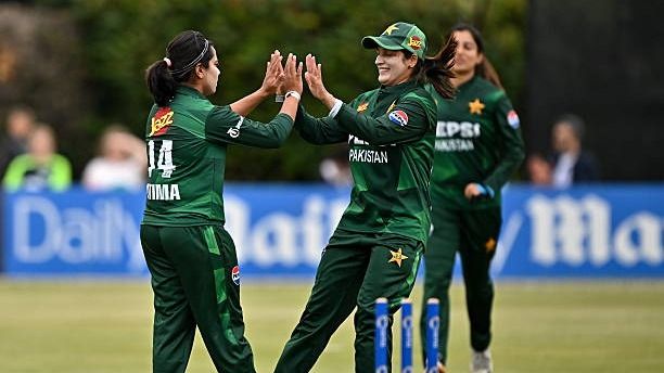 ফাতিমা সানা এবং নাতালিয়া পারভেজ