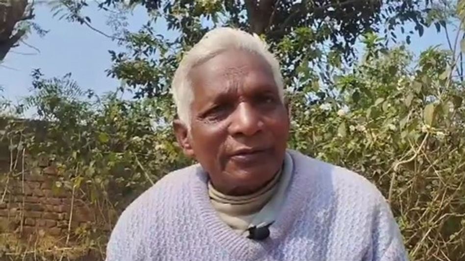 পাঁচহাজার গাছ লাগিয়ে পদ্মশ্রী, তবুও ভাঙা কুঁড়েঘরেই জীবন কাটাচ্ছেন দুখু মাঝি পাঁচহাজার গাছ লাগিয়ে পদ্মশ্রী, তবুও ভাঙা কুঁড়েঘরেই জীবন কাটাচ্ছেন দুখু মাঝি