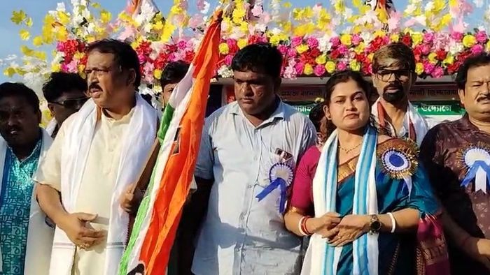 বিজেপি ছেড়ে তৃণমূলে যোগ তৃণমূল নেতাদের