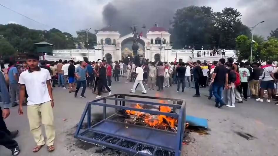 অশান্ত নেপাল 