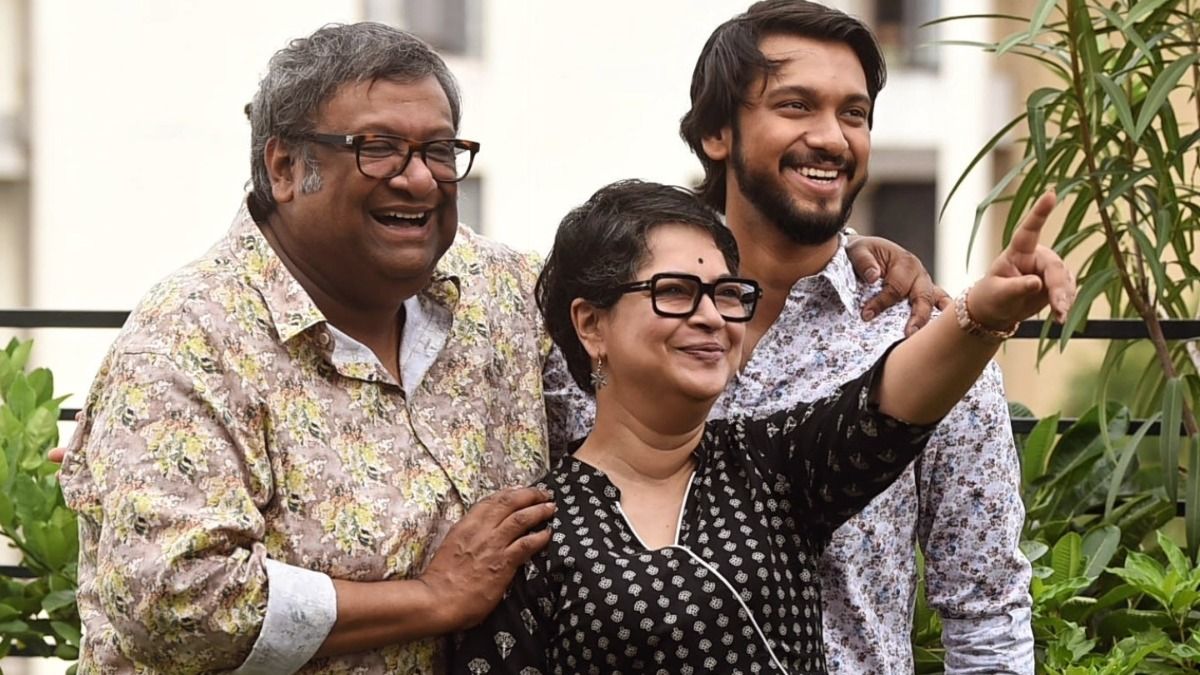 নেটফ্লিক্সের সিরিজ পরিচালনায় উজান, ছেলের সাফল্যে আগেবপ্রবণ কৌশিক 