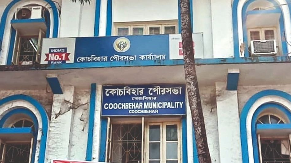 ভাইস চেয়ারম্যানের সই জাল? কোচবিহার পুরসভায় একমাসে ৭৩টি ভুয়ো জন্ম শংসাপত্র ভাইস চেয়ারম্যানের সই জাল? কোচবিহার পুরসভায় একমাসে ৭৩টি ভুয়ো জন্ম শংসাপত্র