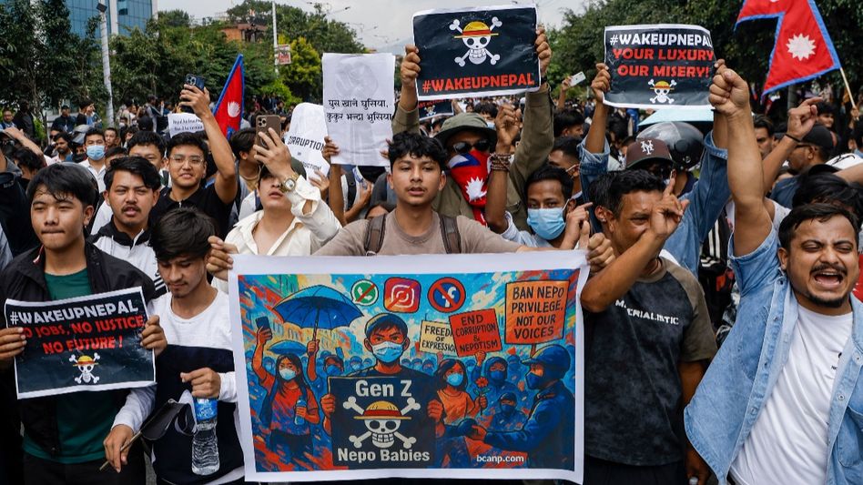 নেপালে রাজতন্ত্রের গুজব ঘিরে চাঞ্চল্য, সুশীলা কার্কিকে সরকারে চেয়ে আলোচনা ছাত্র-যুবদের নেপালে রাজতন্ত্রের গুজব ঘিরে চাঞ্চল্য, সুশীলা কার্কিকে সরকারে চেয়ে আলোচনা ছাত্র-যুবদের