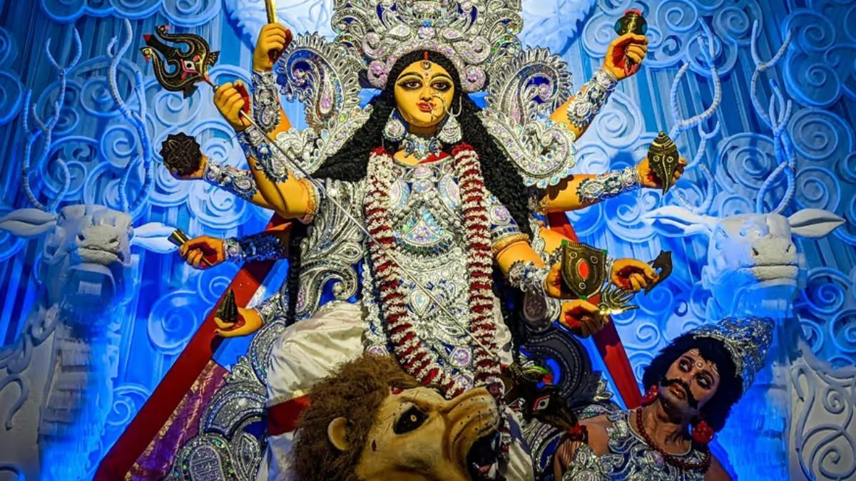 জেহানাবাদে ভাঙা হল দুর্গামূর্তি, পুলিশের হস্তক্ষেপে ফিরল শান্তি