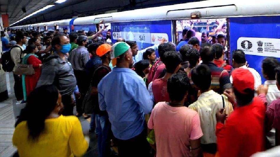 পুজোয় বাড়তি মেট্রো চালাতে প্রস্তুতি রেলের, ভোগান্তি কমবে?  পুজোয় বাড়তি মেট্রো চালাতে প্রস্তুতি রেলের, ভোগান্তি কমবে?