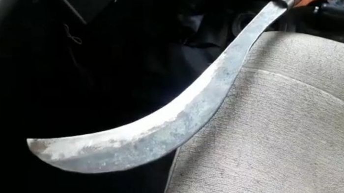 ভিক্ষা নিয়ে এলাকা দখলের লড়াইয়ে বৃদ্ধাকে কোপাল মহিলা