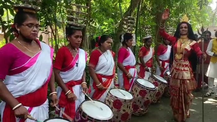 মহিলা ঢাকি।-ফাইল ছবি