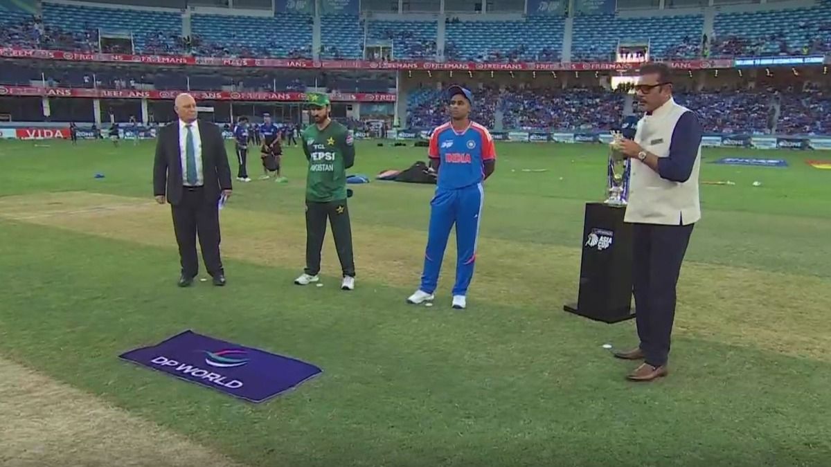 করমর্দন তো দূর! পাক অধিনায়ক আগার দিকে তাকালেনও না সূর্যকুমার