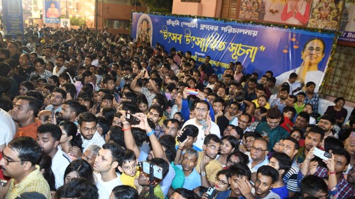 শ্রীভূমিতে জনজোয়ার।