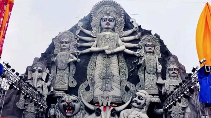 শিলিগুড়ির আকাশ ছোঁবে ৫১ ফুটের দুর্গা, পুরনো ক্লাবের নতুন চমক