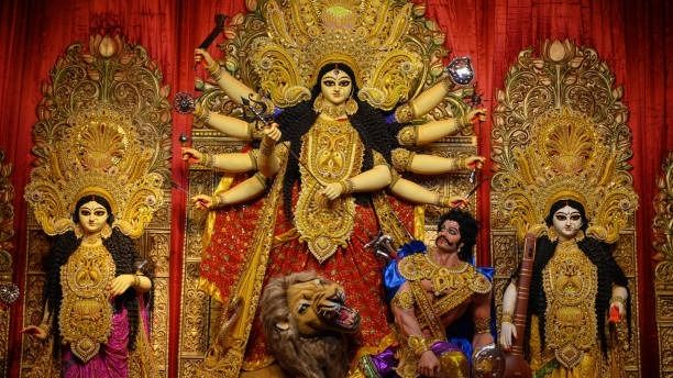 দুর্গাপুজোর সময় ঘরে আনুন এই ৫ জিনিস, সৌভাগ্য উপচে পড়বে