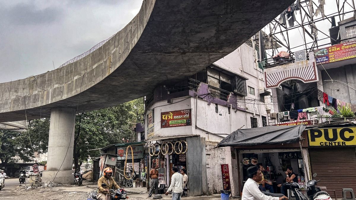 বারান্দায় ফ্লাইওভার, না কি ফ্লাইওভারে বারান্দা! সরকারি পরিকল্পনা নিয়ে প্রশ্ন নাগপুরে, Viral