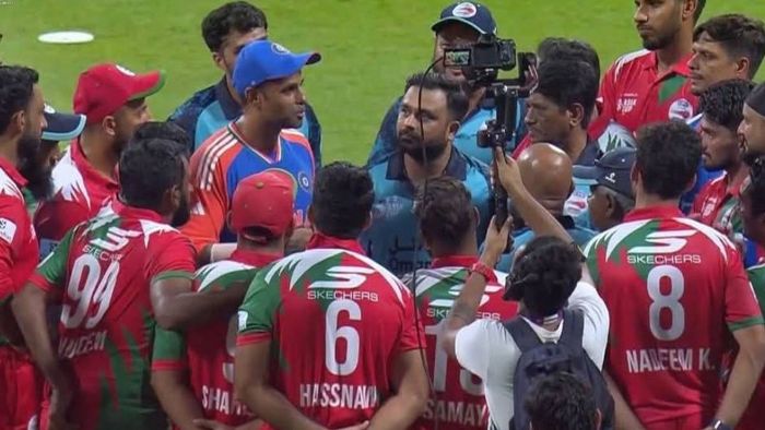 ওমানের ক্রিকেটারদের সঙ্গে আলোচনায় সূর্যকুমার