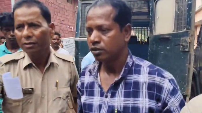 জুয়ার ঠেক থেকে গ্রেফতার বিজেপি নেতা।