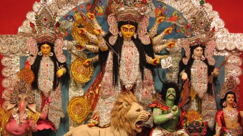 পুজোয় এই জিনিসগুলো বাড়িতে রাখতে পারলে অর্থের বর্ষা হবে