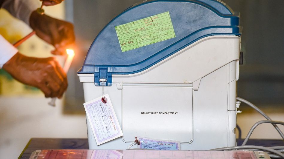 পোস্টাল ব্যালট ও EVM গণনার নিয়মে বড় বদল, বিধানসভা ভোটের আগে ঘোষণা পোস্টাল ব্যালট ও EVM গণনার নিয়মে বড় বদল, বিধানসভা ভোটের আগে ঘোষণা