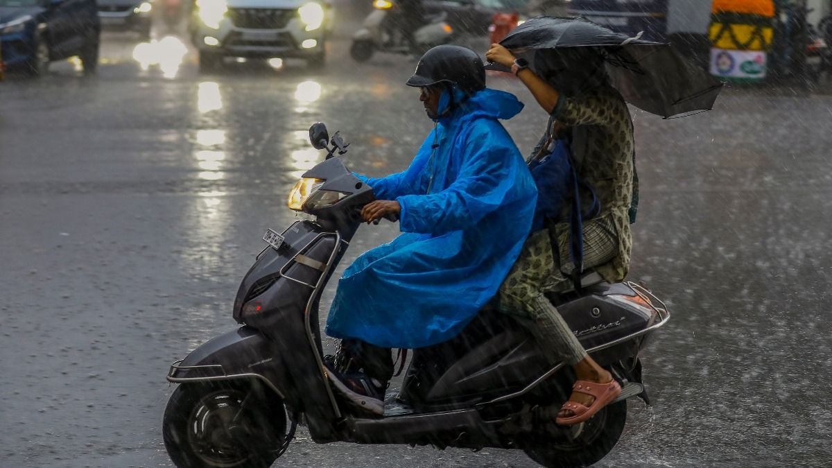 কলকাতায় ফের কমলা সতর্কতা, দানা বাঁধছে ব্যাপক শক্তিশালী নিম্নচাপ; পুজোর মধ্যে তুমুল বৃষ্টি? 
