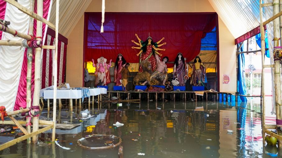 একাধিক জেলায় বৃষ্টি আসছে কয়েক ঘণ্টার মধ্যেই, চতুর্থীও জলে গেল?