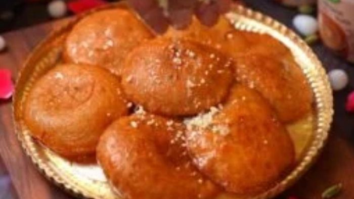 পুজোর মিষ্টিমুখে এবার ঘরেই বানান ঠাকুরবাড়ির দইয়ের মালপোয়া