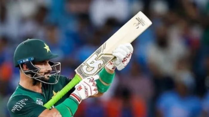 গান সেলিব্রেশন বিতর্কের জের, ICC-র জেরার মুখে কোহলি-ধোনির নাম নিলেন ফারহান