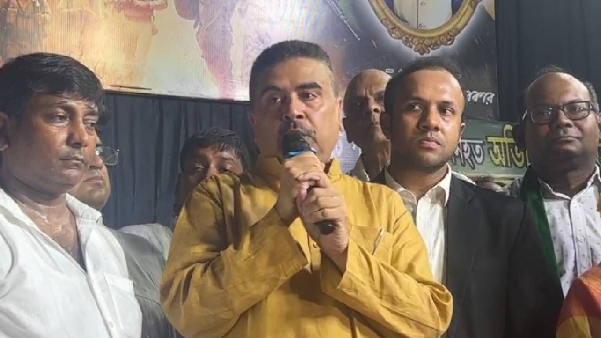 'বৃষ্টিটা যেন কানে পড়ছে না...' মমতার মাথায় কাপড় জড়ানোকে খোঁচা শুভেন্দুর