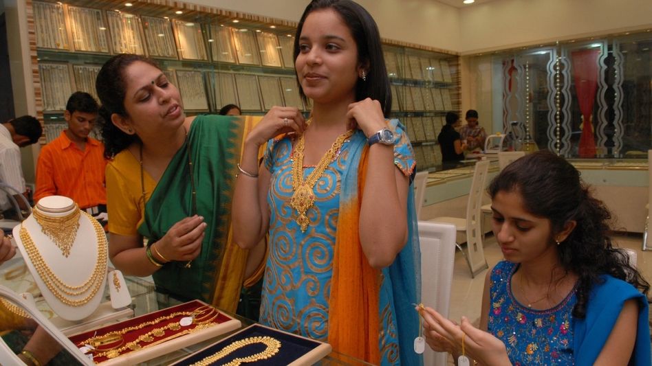 বাড়ল সোনার দাম, আজ ১ ভরির দাম কত? বাড়ল সোনার দাম, আজ ১ ভরির দাম কত?