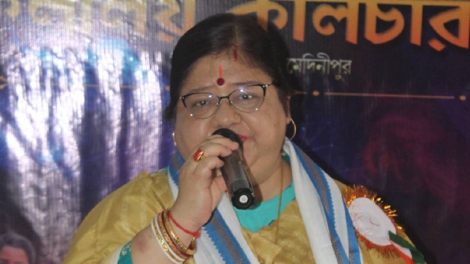 ভোটমুখী বঙ্গে 'দলবদলের' ইঙ্গিত? TMC র সুমনাকে ঘিরে ঠিক কী চলছে? ভোটমুখী বঙ্গে 'দলবদলের' ইঙ্গিত? TMC র সুমনাকে ঘিরে ঠিক কী চলছে?