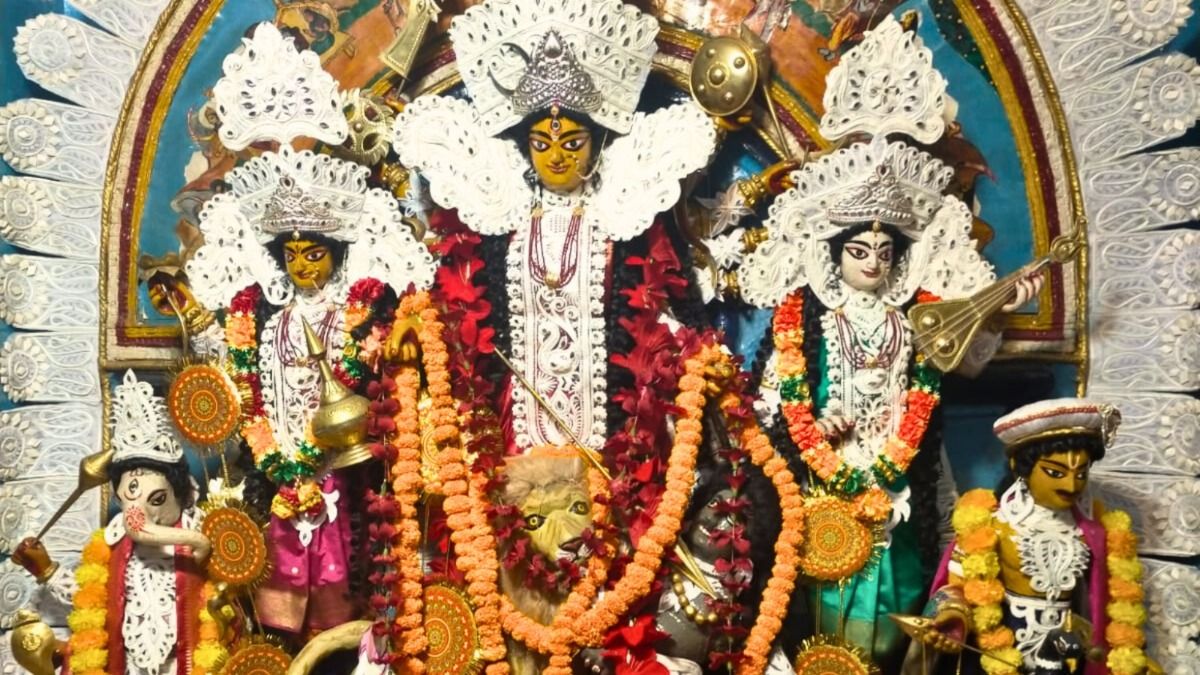 স্বপ্নাদেশে এই পুজোয় বিসর্জন হয় না, 'শ্বশুরবাড়িতেই' ২৬০ বছর ধরে বিরাজ করছেন একই প্রতিমা