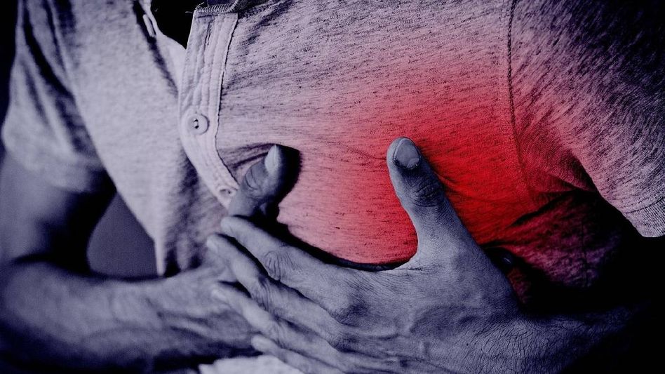 কম বয়সেই হার্ট অ্যাটাক কাড়ছে প্রাণ! পিছনে কী কারণ? না জানলেই বিপদ কম বয়সেই হার্ট অ্যাটাক কাড়ছে প্রাণ! পিছনে কী কারণ? না জানলেই বিপদ