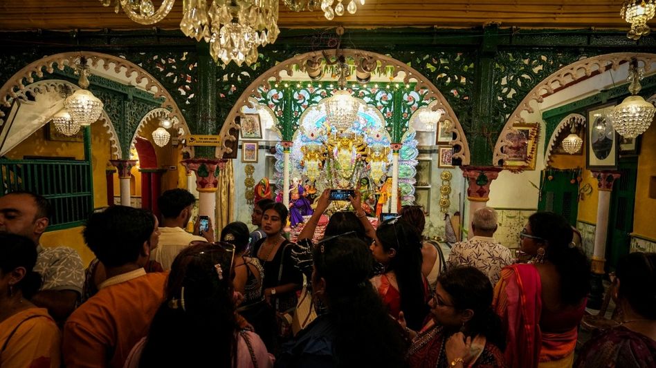 অষ্টমীতেই তৈরি হচ্ছে ঘূর্ণাবর্ত, নবমীতে নিম্নচাপ, দশমী পর্যন্ত দুর্যোগের পূর্বাভাস অষ্টমীতেই তৈরি হচ্ছে ঘূর্ণাবর্ত, নবমীতে নিম্নচাপ, দশমী পর্যন্ত দুর্যোগের পূর্বাভাস