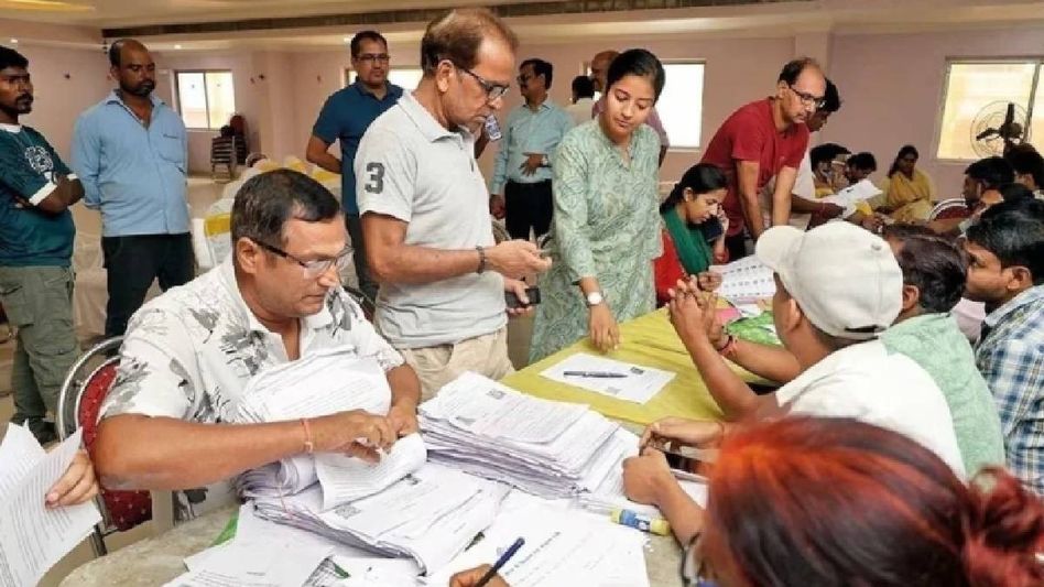 SIR শেষে ফাইনাল ভোটার লিস্ট বিহারে, পাটনায় জুড়ল ১.৬৩ লক্ষ নতুন নাম SIR শেষে ফাইনাল ভোটার লিস্ট বিহারে, পাটনায় জুড়ল ১.৬৩ লক্ষ নতুন নাম