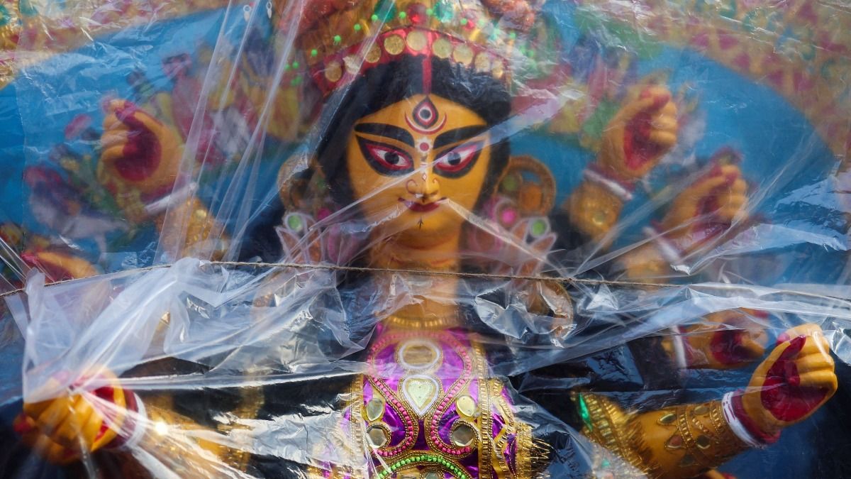 শক্তি বাড়াচ্ছে নিম্নচাপ, নবমীর সন্ধ্যায় কলকাতায় ঝেঁপে বৃষ্টির পূর্বাভাস, ভাসবে দশমীও