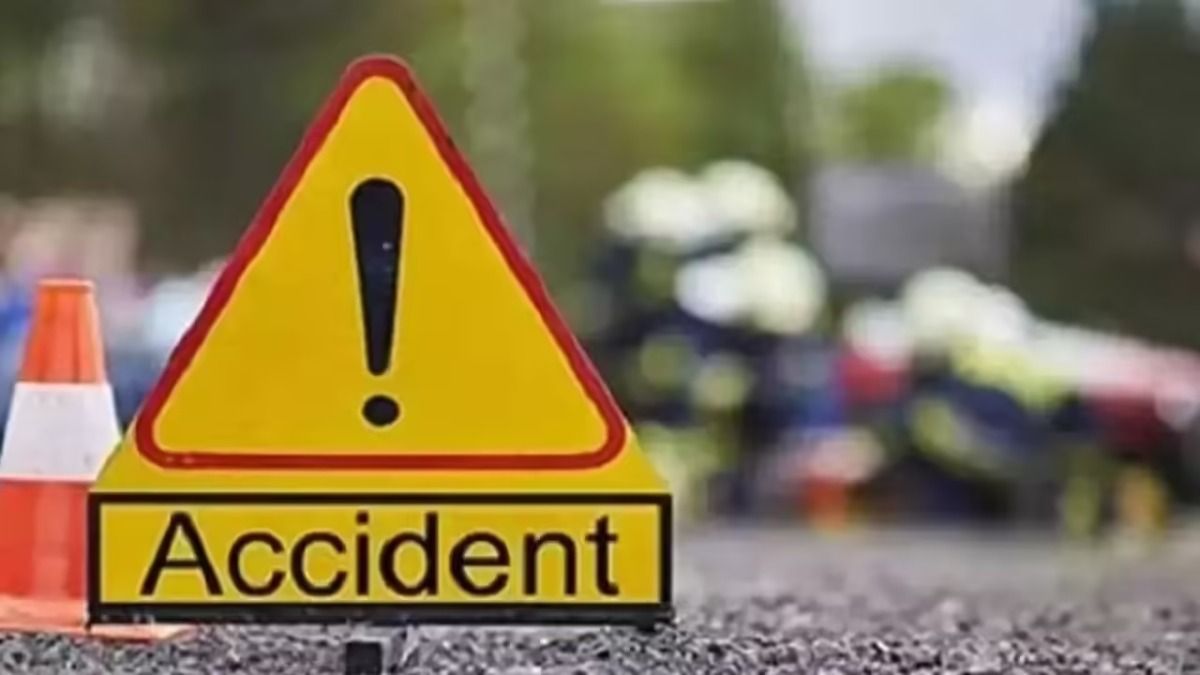 বিসর্জনের রাতে মৃত্যুর ছায়া, ধূপগুড়িতে নিয়ন্ত্রণ হারিয়ে দোকানে ঢুকে পড়ল গাড়ি, মৃত ৩