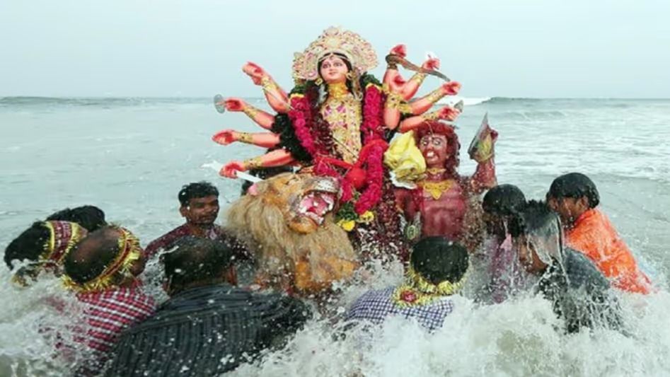 দশমীর দিন করুন এই ছোট্ট কাজ, সারা বছর বসে খাবেন