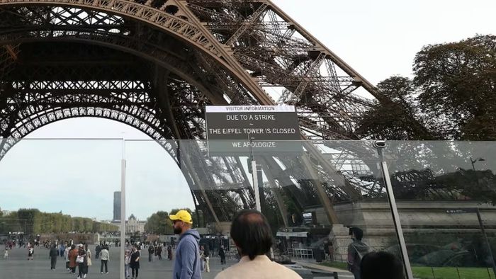 বাজেট নিয়ে অশান্ত ফ্রান্স, ২০০ শহরে হরতাল-ধর্মঘট।