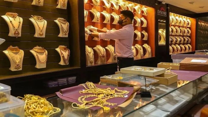 যতই দামী হোক, এভাবে ১০০ টাকাতেও সোনা কিনতে পারবেন, জানুন উপায়