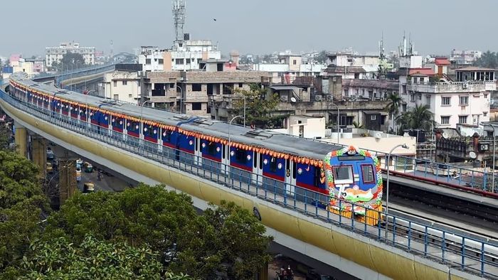 দুর্গাপুজো কার্নিভাল উপলক্ষে বাড়তি মেট্রো, কখন কোন ট্রেন?