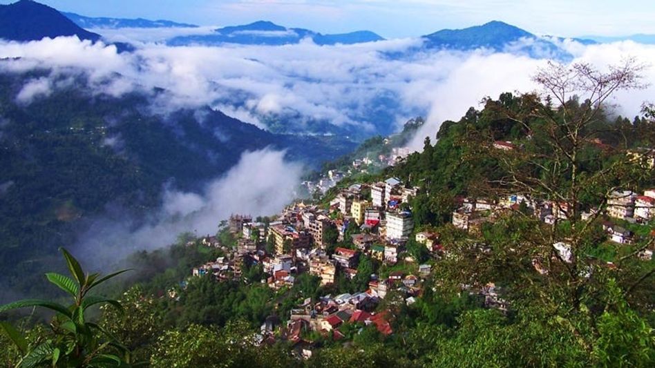 দুর্যোগের কালিম্পঙে খাদে পড়ল গাড়ি, ৪ জনের মৃত্যু, আহত একাধিক দুর্যোগের কালিম্পঙে খাদে পড়ল গাড়ি, ৪ জনের মৃত্যু, আহত একাধিক