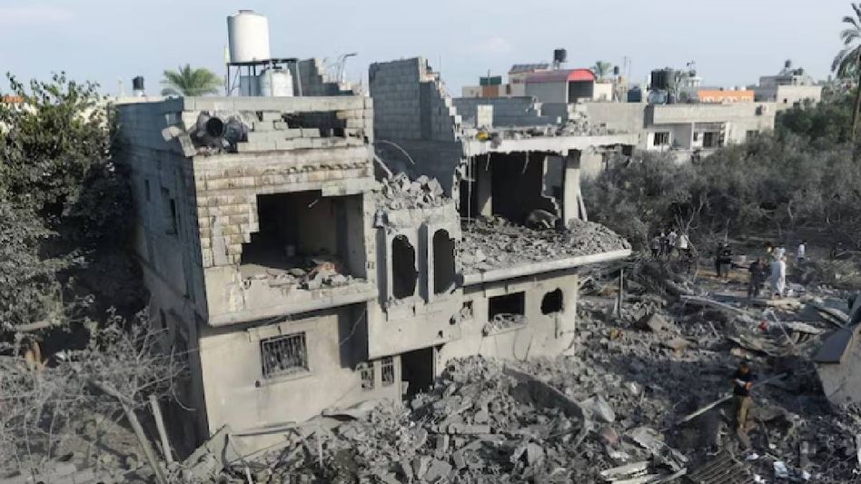 ট্রাম্পকে 'বুড়ো আঙুল', হঠাত্ গাজায় ভয়াবহ হামলা চালাল ইজরায়েল, আরও মৃত্যু ট্রাম্পকে 'বুড়ো আঙুল', হঠাত্ গাজায় ভয়াবহ হামলা চালাল ইজরায়েল, আরও মৃত্যু