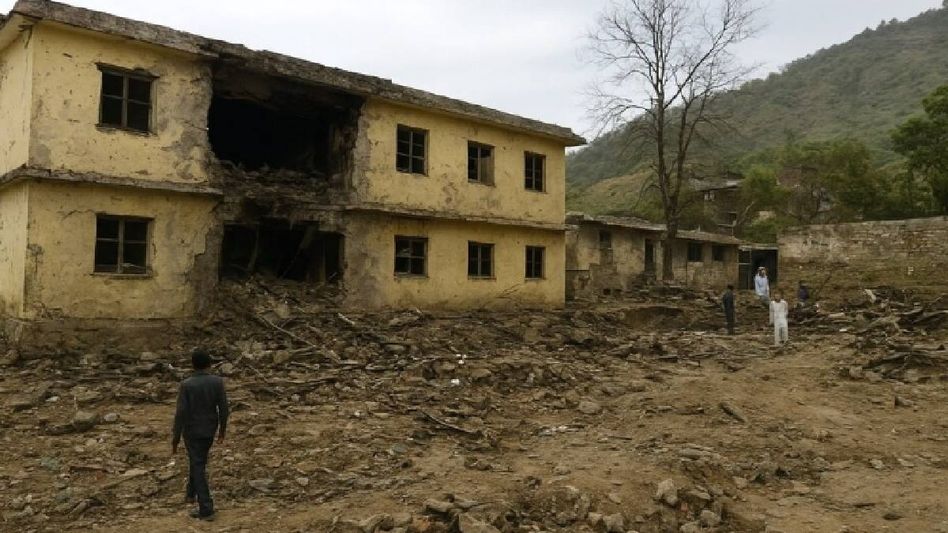 পাকিস্তানের স্কুলে ভয়াবহ বিস্ফোরণ, আহত ৪ পড়ুয়া পাকিস্তানের স্কুলে ভয়াবহ বিস্ফোরণ, আহত ৪ পড়ুয়া