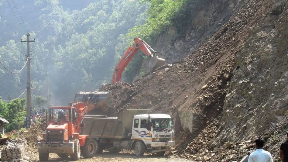 স্কুল-অফিস থেকে বিমানবন্দর বন্ধ, অবরুদ্ধ রাস্তা, নেপালে বৃষ্টির ধ্বংসলীলা স্কুল-অফিস থেকে বিমানবন্দর বন্ধ, অবরুদ্ধ রাস্তা, নেপালে বৃষ্টির ধ্বংসলীলা