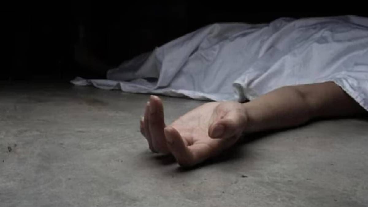 ঢোলাহাটে স্ত্রী ও পুত্রকে ব্লেড দিয়ে গলা কেটে খুন ব্যক্তির, নেপথ্যে পারিবারিক বিবাদ?